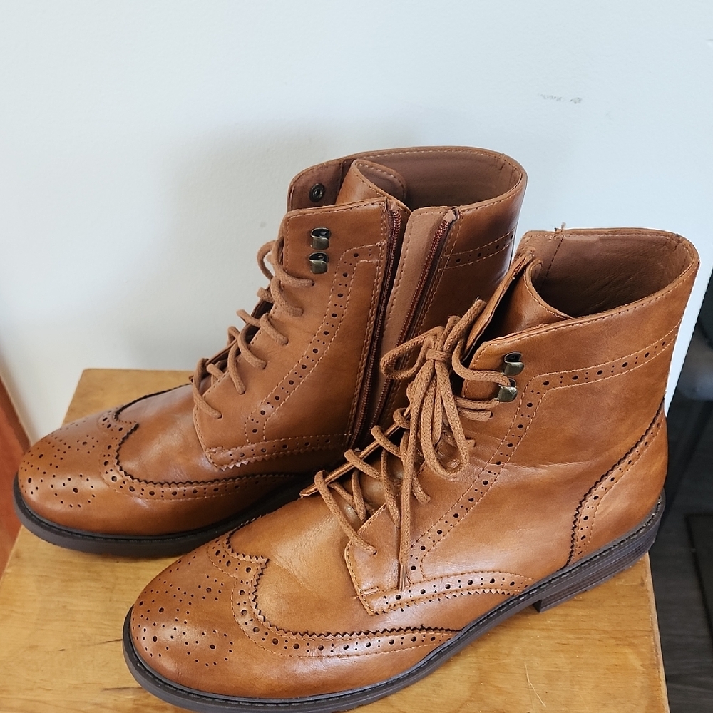 Sonoma Tan Brogue Ankle Boots with Wingtip Detailing